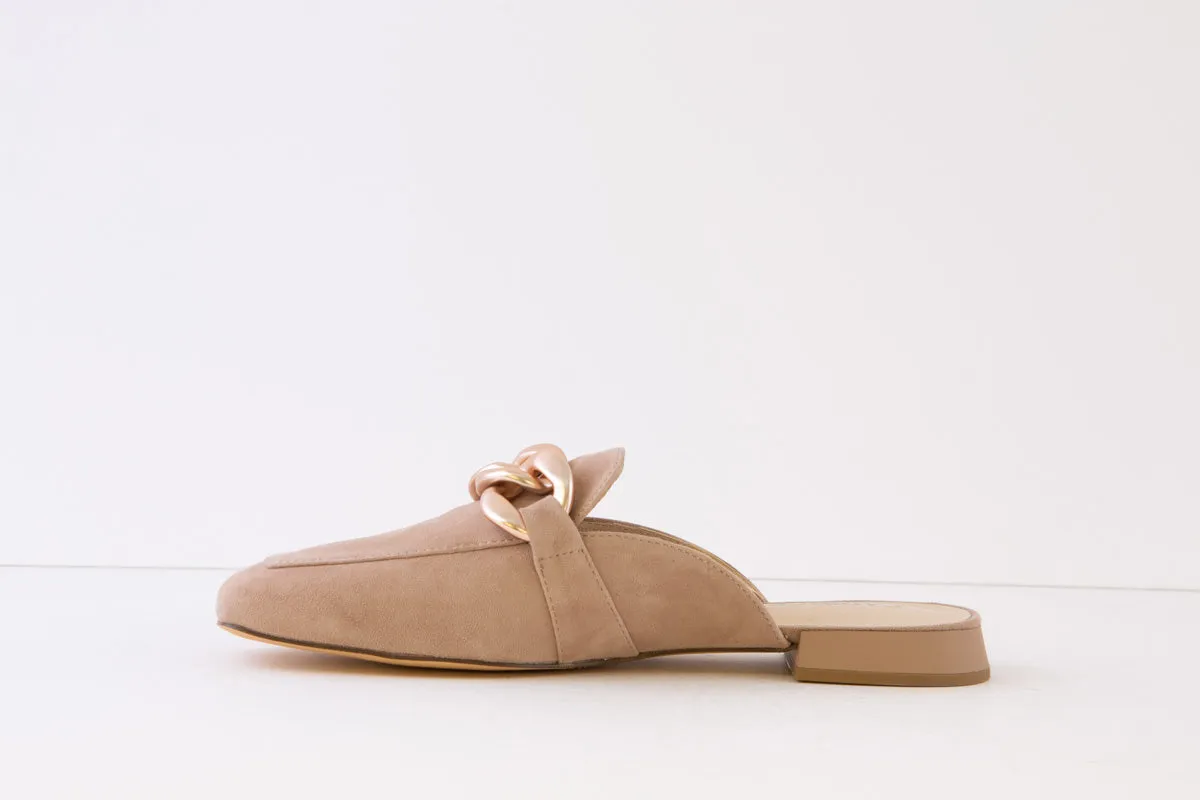 CAPRICE - 27104-317 FLAT MULE WITH CHAIN DETAIL - BEIGE