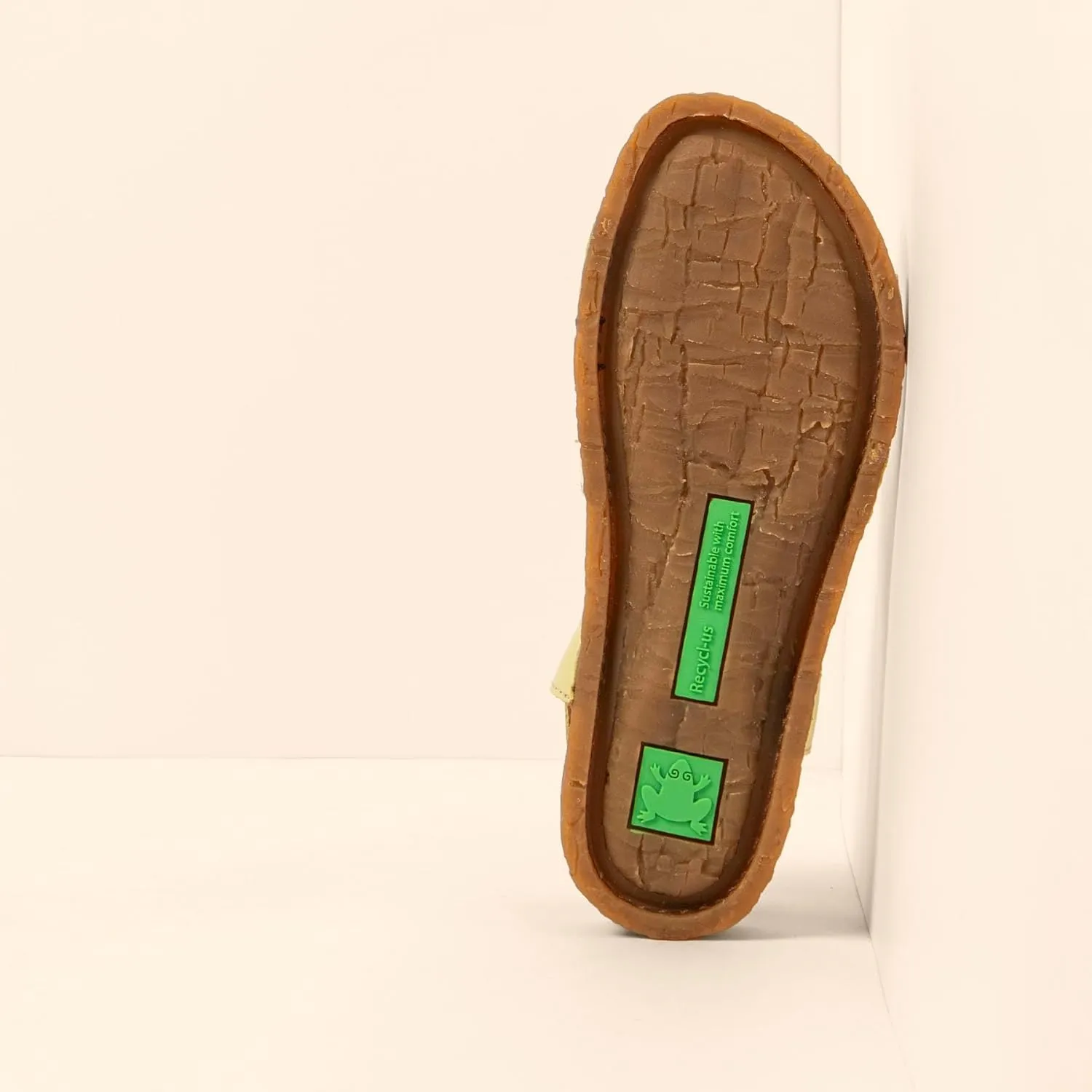 El Naturalista Women's Classic Flat Sandal