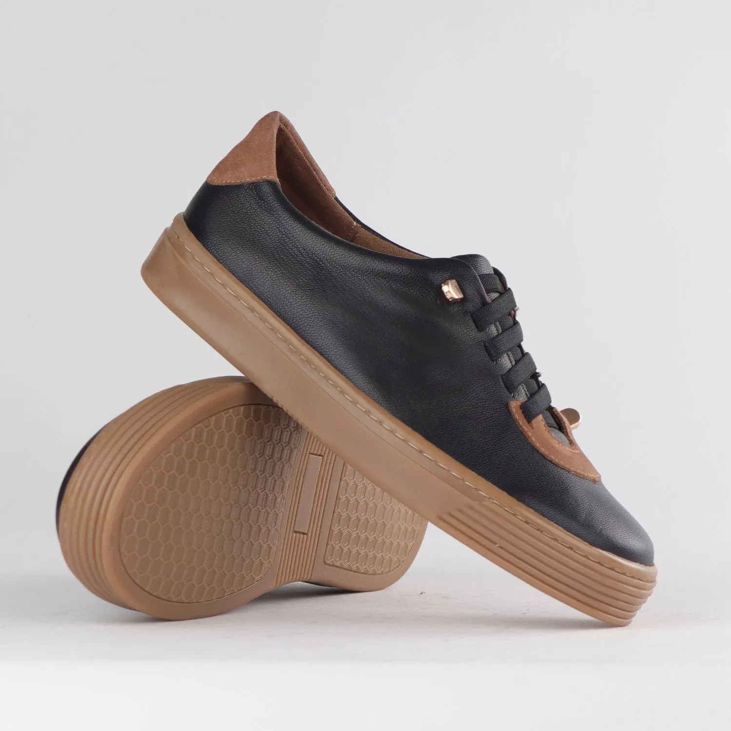 Elasticated lace-up Sneaker with Removable Footbed in Black/Tobacco - 12843