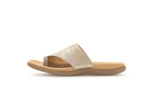 GABOR - 43.700.62 FLAT TOE-POST MULE - GOLD METALLIC