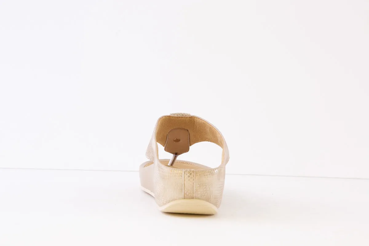 HEAVENLY FEET - CHARM TOE-POST FASHION MULE - GOLD