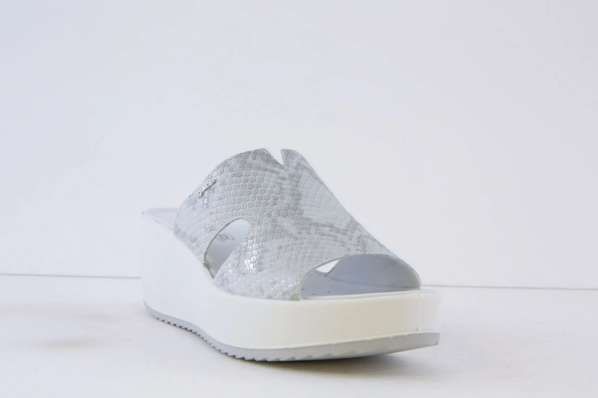 IGI & CO - 7665933 WEDGE MULE - SILVER SNAKE