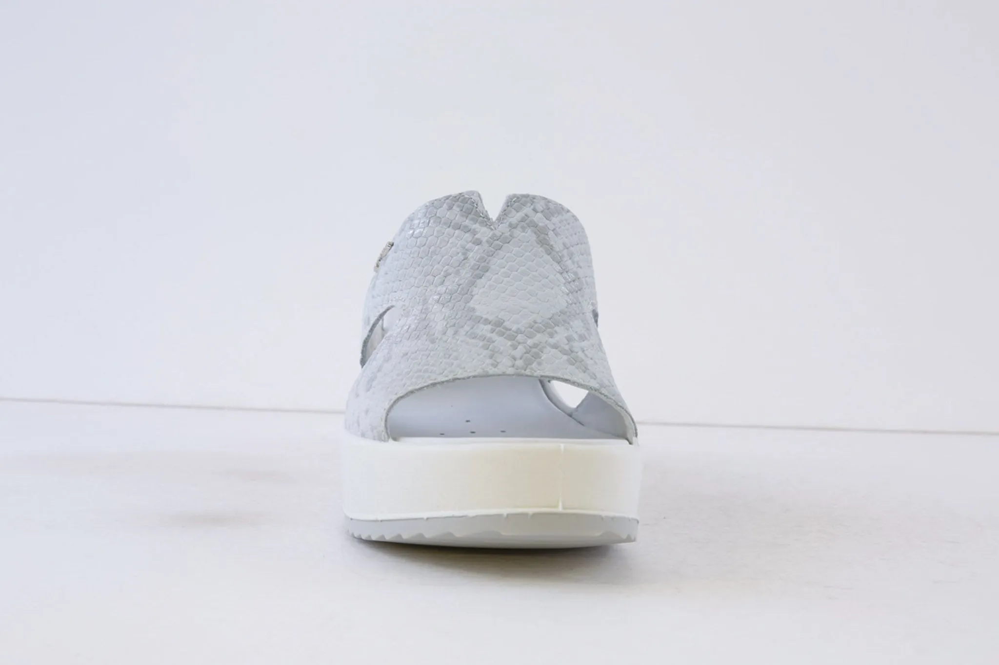 IGI & CO - 7665933 WEDGE MULE - SILVER SNAKE