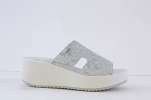 IGI & CO - 7665933 WEDGE MULE - SILVER SNAKE