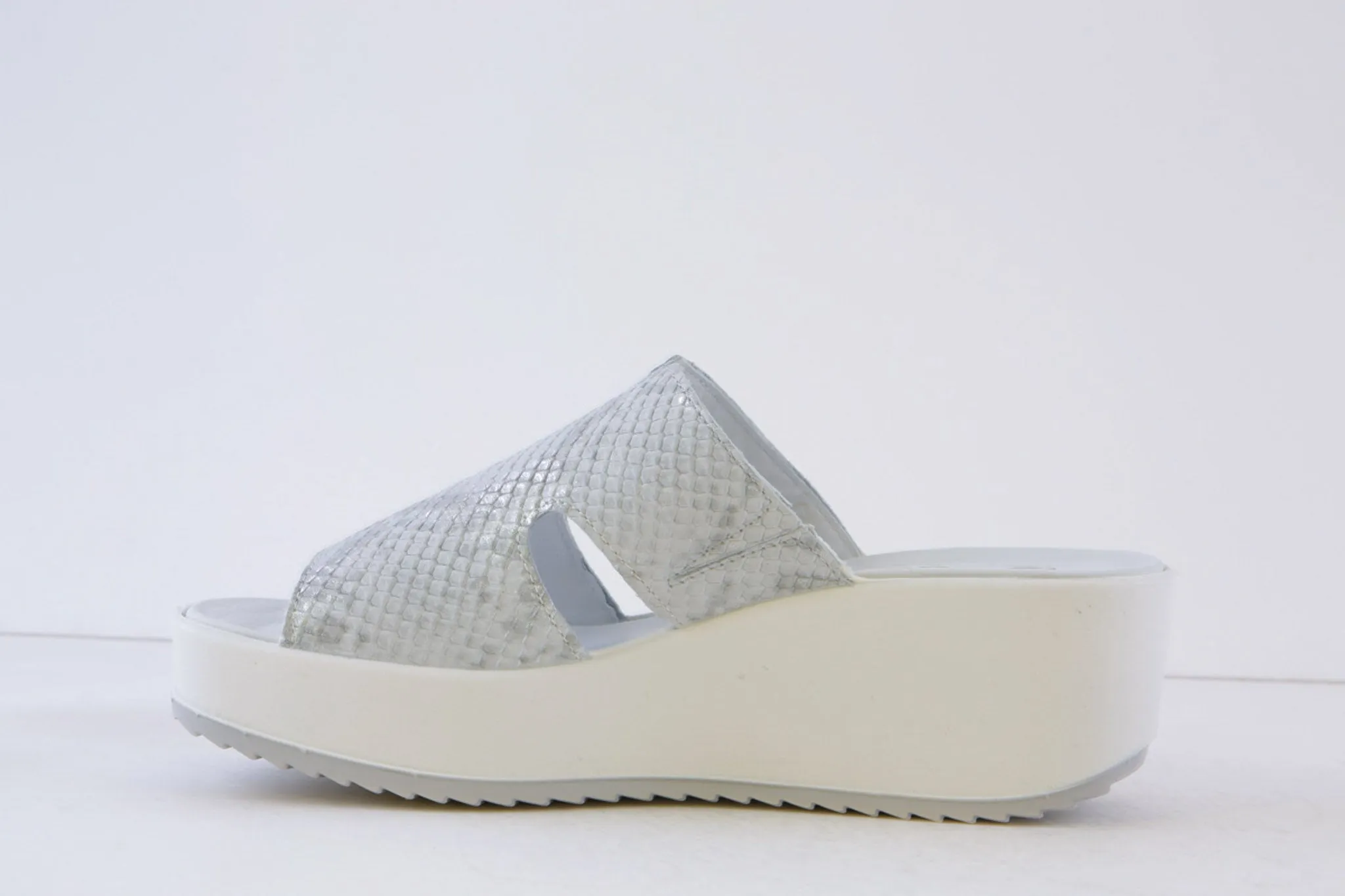 IGI & CO - 7665933 WEDGE MULE - SILVER SNAKE