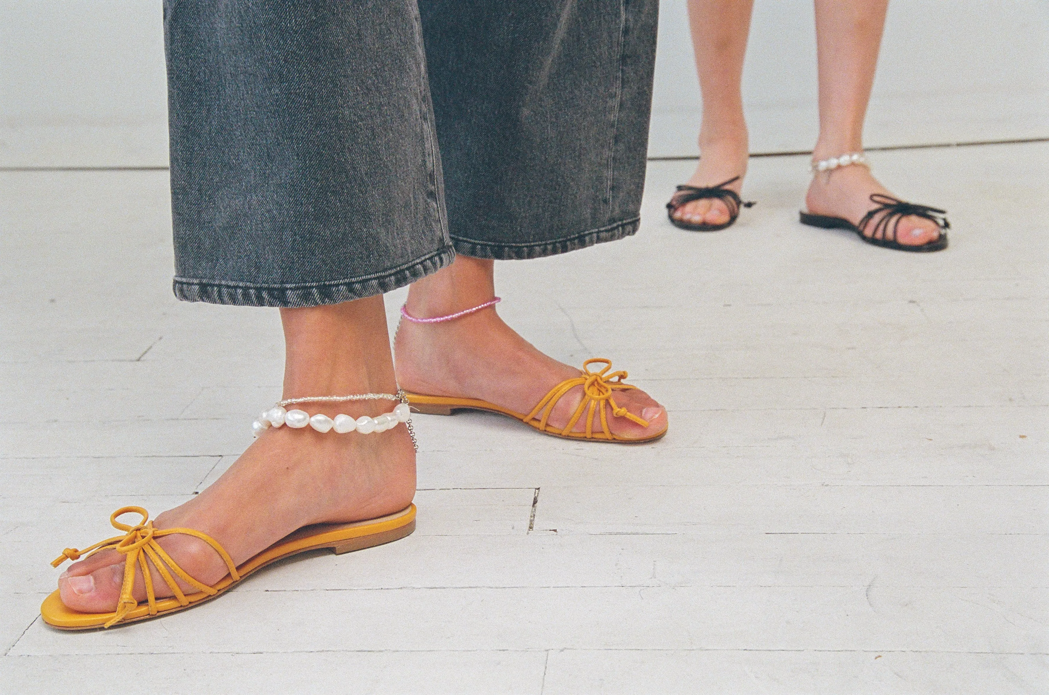 macky black flat sandal