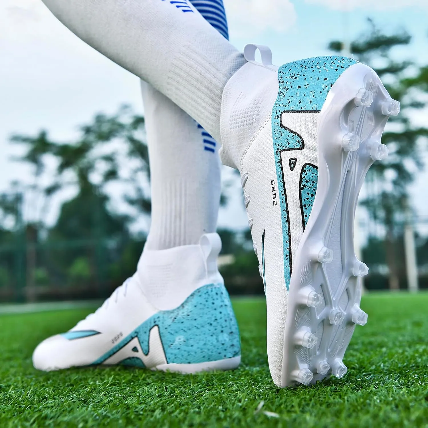 Men's Soccer Shoes Football Cleats High-Tops Lace-Up Non-Slip Spikes Indoor Outdoor Sports Athletic Baseball Lacrosse Sneaker