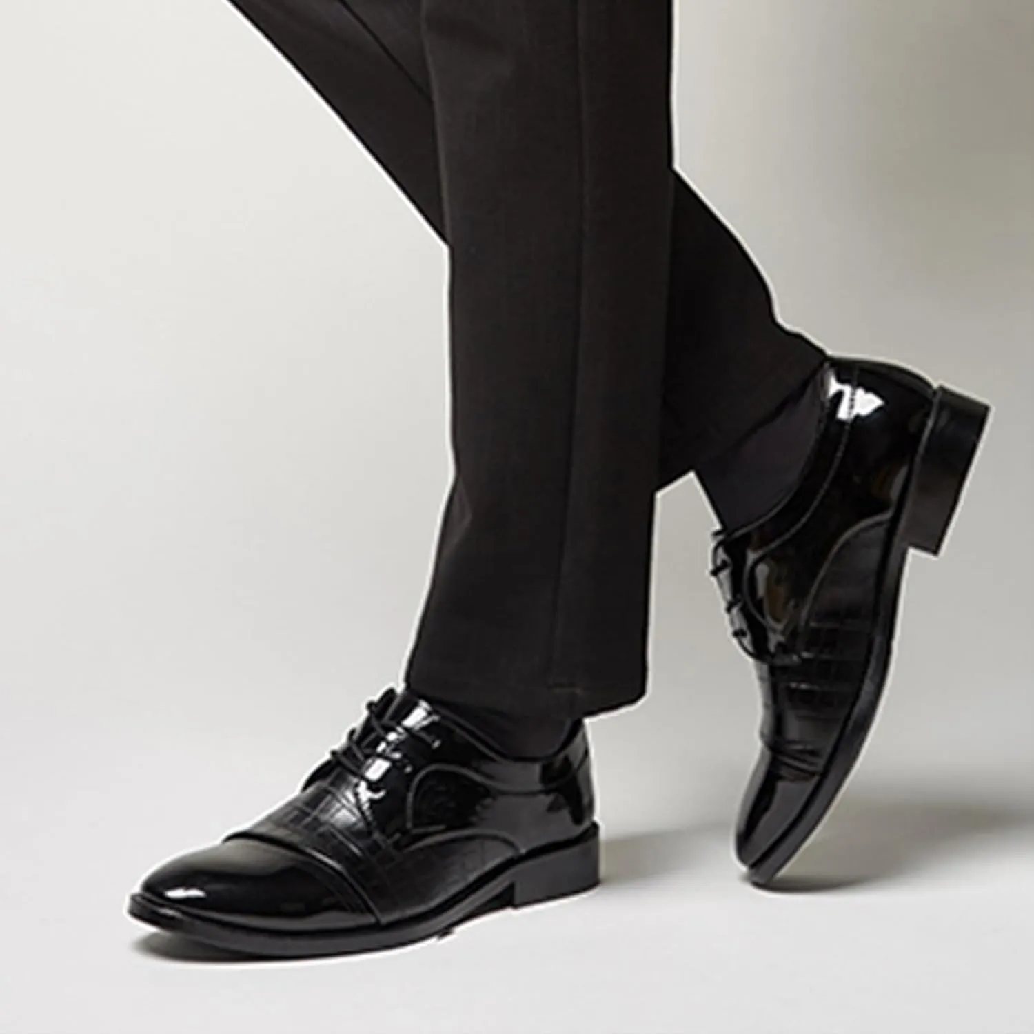 Men's Vintage Patent Leather Cap Toe Two-Tone Dress Shoes Modern Formal Business Lace Up Round Toe Oxford