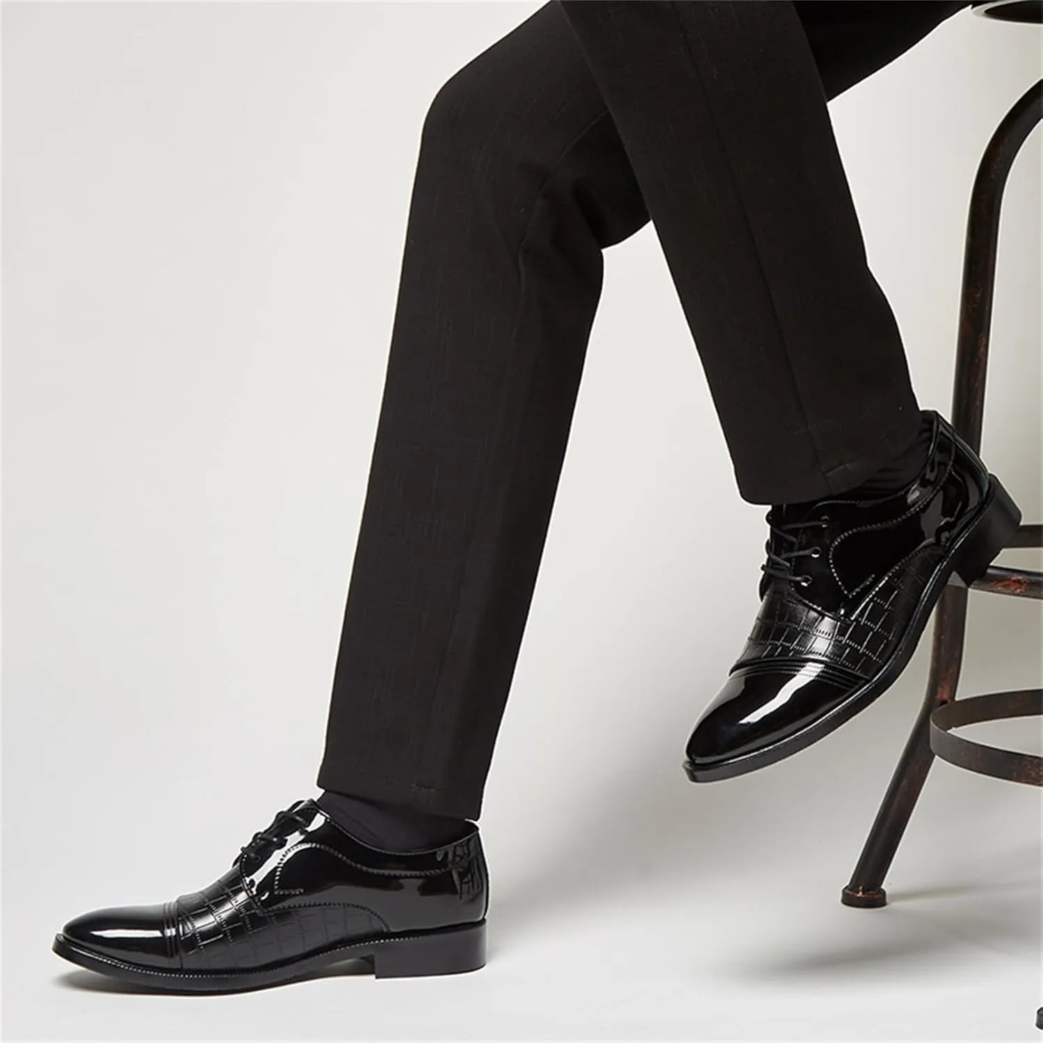 Men's Vintage Patent Leather Cap Toe Two-Tone Dress Shoes Modern Formal Business Lace Up Round Toe Oxford