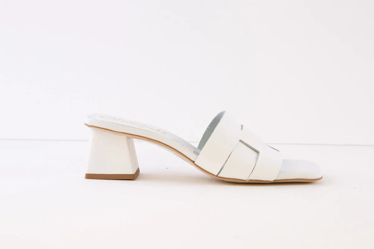 OH MY SANDALS - 5256 MEDIUM BLOCK HEEL MULE - WHITE