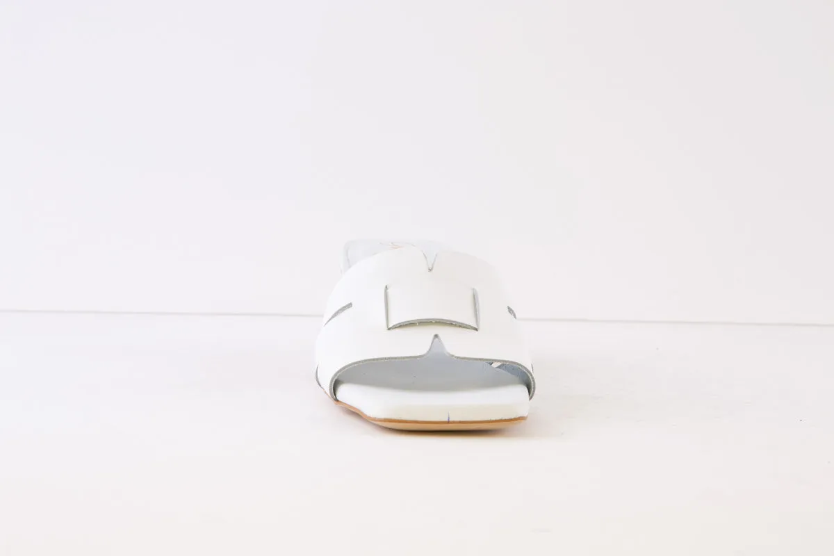 OH MY SANDALS - 5256 MEDIUM BLOCK HEEL MULE - WHITE
