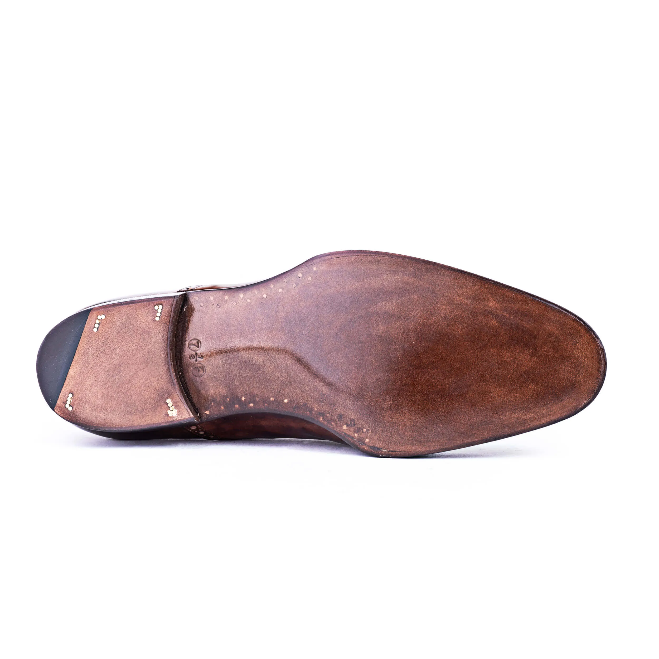 Oxford with brogueing on the straight toe cap, counter and top line