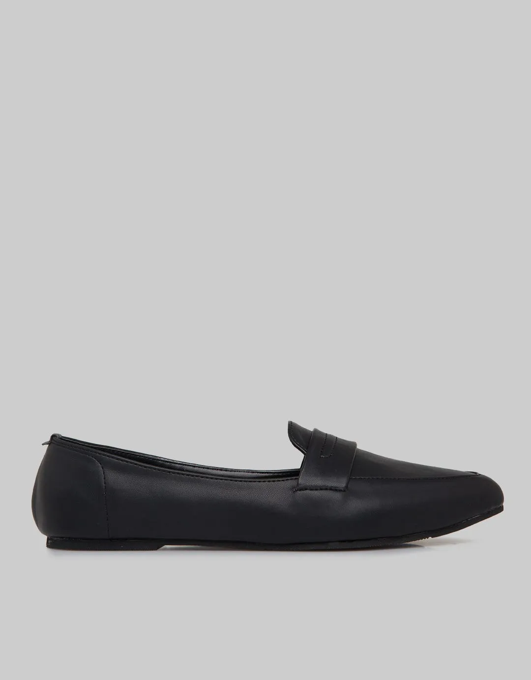 Yongki Komaladi Flat Shoes